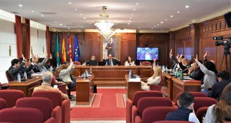 La Corporación aprueba por unanimidad una propuesta del Alcalde destinada a conseguir que la gestión del Castillo pase al municipio de...
