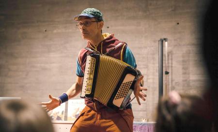 Cuentacuentos con Roberto Mezquita