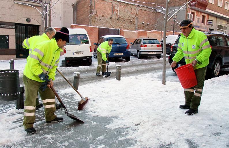  Imagen Los vecinos que lo deseen pueden recoger un saco de sal en el Punto Limpio para hacer frente al hielo en la entrada de viviendas o garajes
