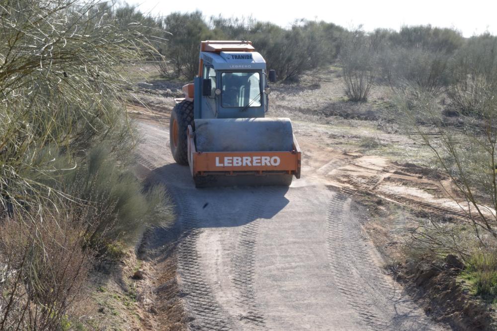  Imagen La concejalía de Medio Ambiente realiza los trabajos de acondicionamiento de cuatro caminos vecinales