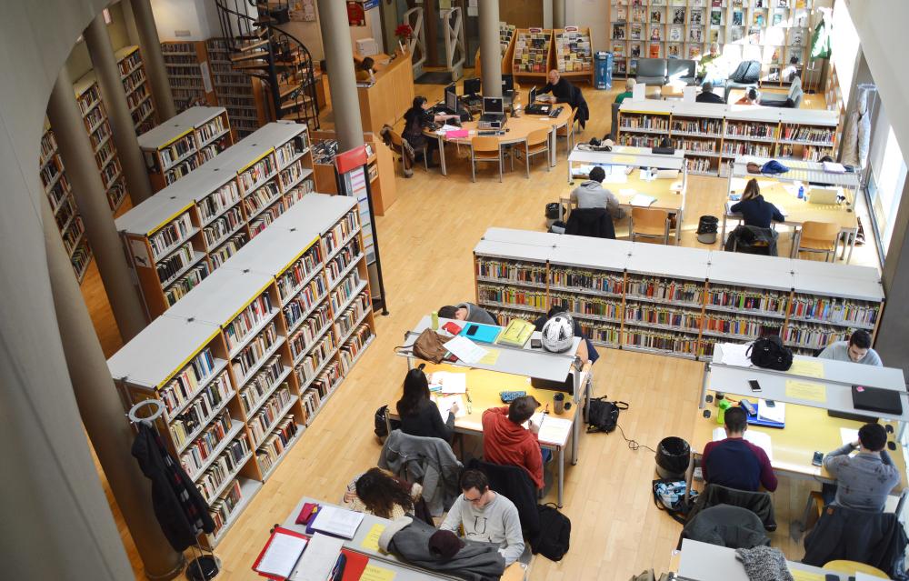 La biblioteca municipal amplía sus horarios en mayo y junio por los exámenes