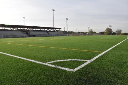 El complejo de fútbol municipal ya se puede utilizar en su totalidad una vez concluidas las obras de sustitución del césped artificial en...