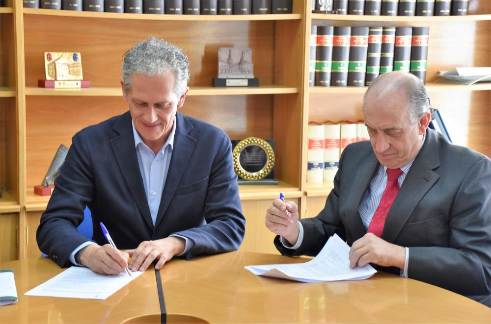  Imagen Villaviciosa de Odón y UFEDEMA firman un convenio para el desarrollo de cursos oficiales de técnico deportivo de fútbol (primer y segundo nivel)