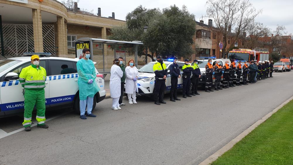  Imagen Emotivo minuto de silencio en recuerdo de los fallecidos y enfermos por el Covid-19