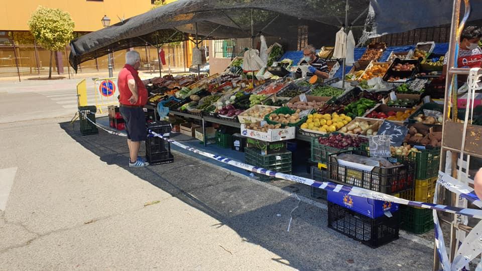  Imagen El mercadillo de los lunes vuelve a abrir con las medidas higiénicas de prevención