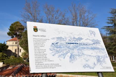 Abierto estanque del parque de El Castillo