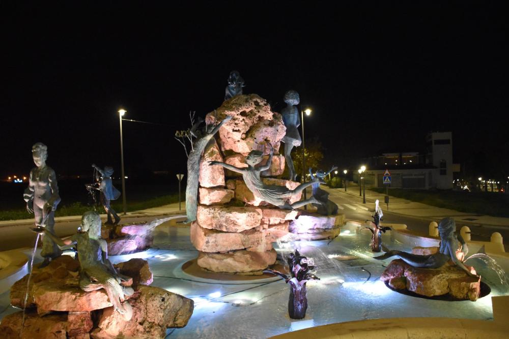  Imagen Las fuentes y edificios de Villaviciosa se llenan de luz y color