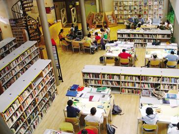 La Biblioteca Municipal Luis de Góngora amplía su horario durante el periodo de exámenes