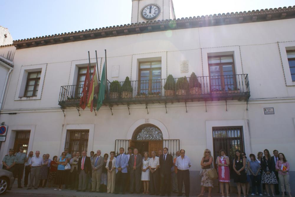 Imagen Villaviciosa rinde un emotivo homenaje a los dos guardias civiles asesinados en el atentado terrorista de Mallorca