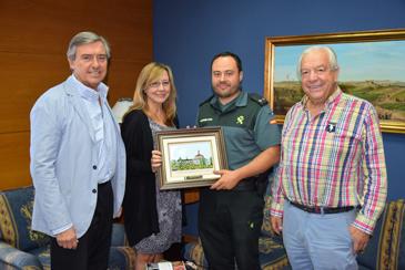  Imagen Reconocimiento institucional al teniente del cuartel de la Guardia Civil de Villaviciosa por su reciente ascenso
