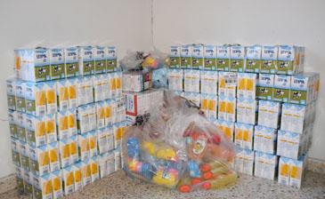  Imagen Las Hermandades hacen entrega de un donativo de productos no perecederos al Centro Municipal de Alimentos