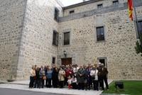  Imagen Un grupo de mayores visita la muestra "Fernando VI en el Castillo de Villaviciosa de Odón"