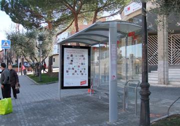 Imagen Instalada la marquesina de la parada de autobuses situada frente al Centro de Salud