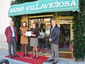  Imagen El establecimiento Bazar Villaviciosa gana la IV edición del Concurso de Escaparatismo