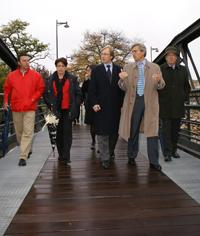 El director general de Vivienda y el alcalde visitaron el Puente de Hierro tras las obras de rehabilitación