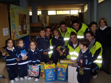 El colegio Casvi entrega a Cáritas Villaviciosa de Odón cerca de una tonelada de alimentos