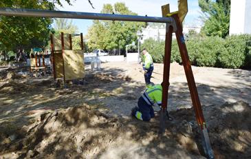  Imagen El parque del Señorío renueva su aspecto con la instalación completa de una zona de juegos infantiles