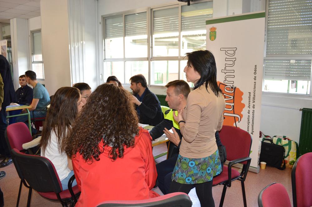  Imagen La concejalía de Juventud y la Policía Local participan en las jornadas de Orientación al Estudiante del IES Calatalifa
