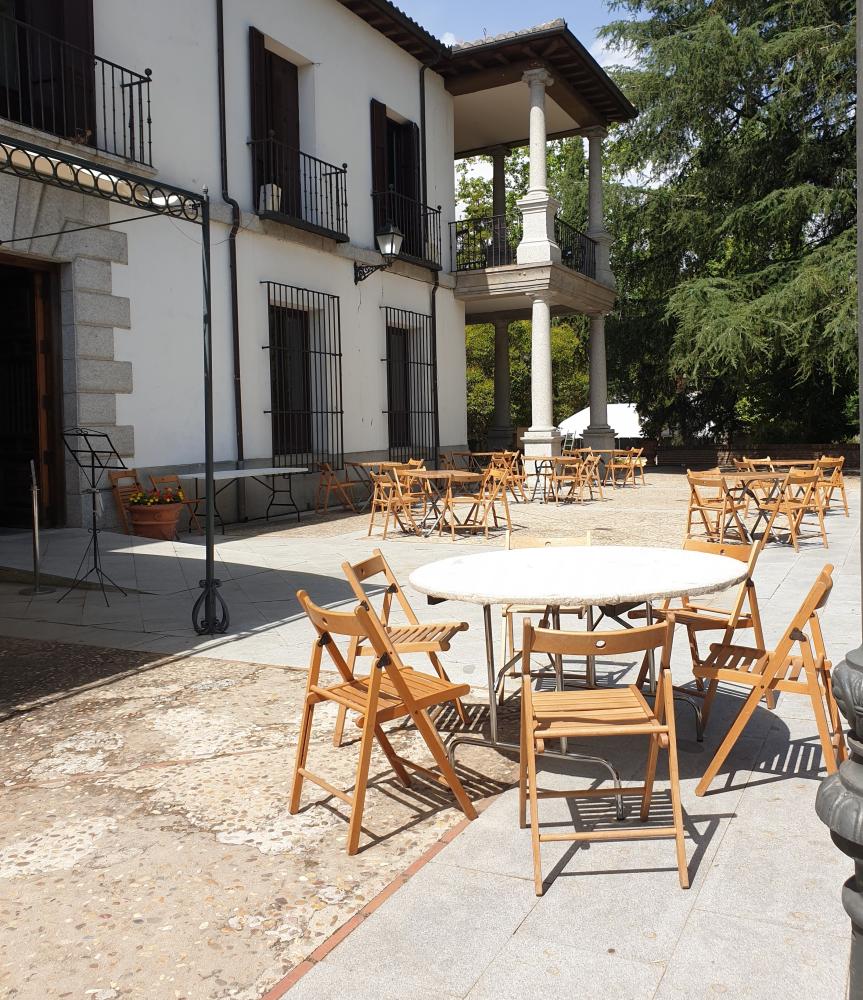  Imagen El Ayuntamiento publica un pliego para conceder la explotación del servicio de café bar en la terraza de la Casa de Godoy