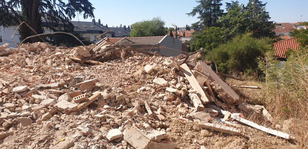  Imagen El Ayuntamiento de Villaviciosa de Odón derriba el edificio de El Liberal en estado de ruina haciendo realidad una reivindicación vecinal