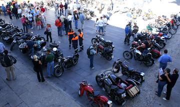 ExcursionMotosPlaza2009.jpg
