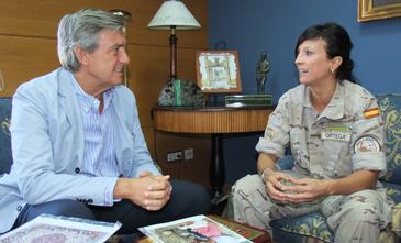 crsitina con alcalde 11.jpg