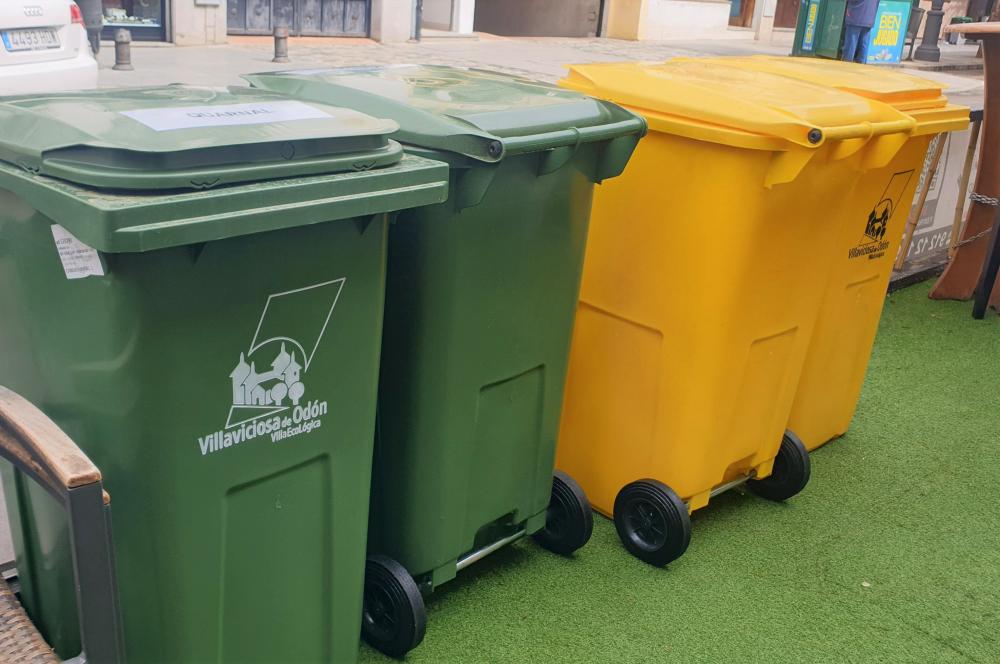  Imagen El ayuntamiento proporciona contenedores individuales a los establecimientos hosteleros de la calle Carretas