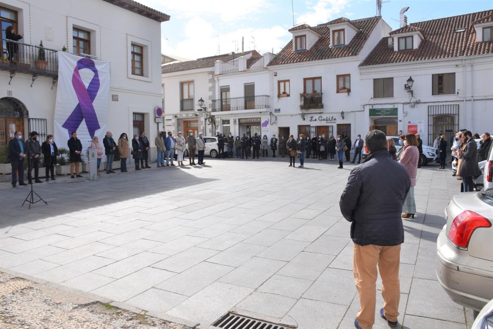  Imagen Emotivos minutos de silencio para mostrar la solidaridad de Villaviciosa de Odón con Ucrania