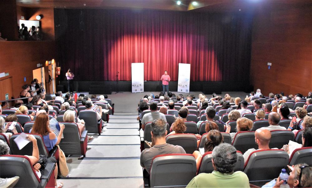  Imagen El alcalde, Raúl Martín Galán, celebró un encuentro con los vecinos interesados en recibir información sobre la promoción de viviendas de protección pública