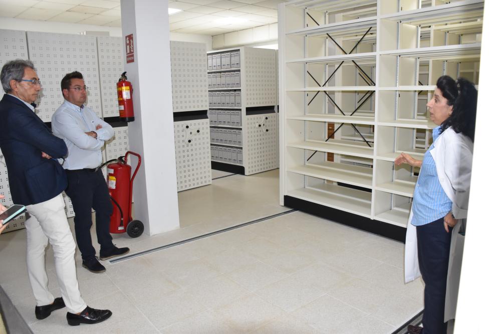 El Archivo municipal de Villaviciosa de Odón amplía sus instalaciones con nuevas estanterías móviles que amplían el número de metros lineales disponibles