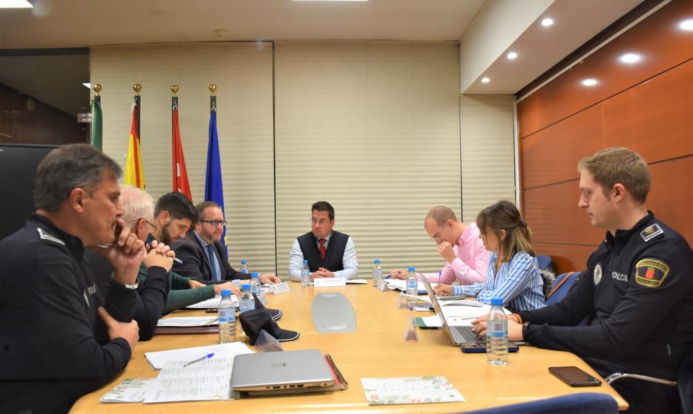  Imagen La Junta Local de Seguridad celebró su reunión para establecer el dispositivo durante los actos de la programación navideña