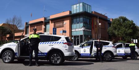 El Ayuntamiento adquiere tres vehículos híbridos destinados a la Policía Local con los que completa su parque móvil