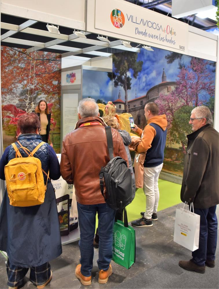  Imagen Villaviciosa de Odón recibió en su stand de Fitur a miles de visitantes deseosos de conocer los atractivos turísticos de la localidad