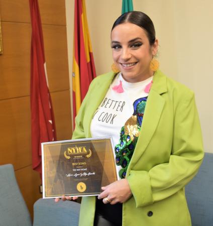  Imagen Nuestra vecina Olga Basanta estrena hoy su videoclip “Guerreras” para recordar a las mujeres lo maravillosas que son y que “nadie las puede parar porque no están solas”