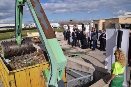 Visita del Consejero al punto limpio 5