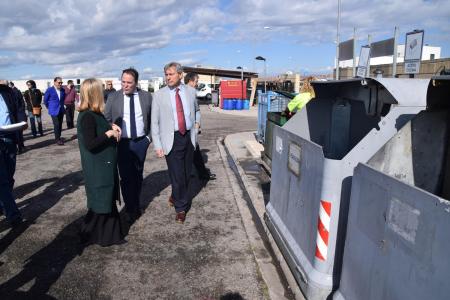 Visita del Consejero al punto limpio 10