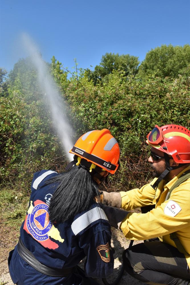  Imagen Los voluntarios de la Agrupación de Protección Civil realizan un curso teórico-práctico sobre incendios forestales