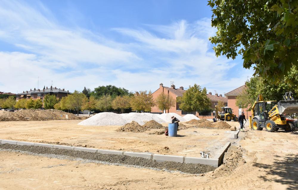  Imagen El Ayuntamiento acomete las obras de asfaltado de 2000 m2 en El Vaíllo donde se podrán celebrar actividades y servirá de aparcamiento