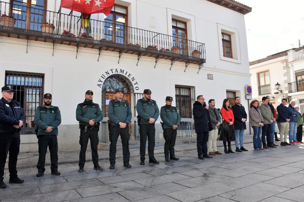  Imagen Emotivo minuto de silencio en memoria de los dos guardias civiles asesinados en Barbate