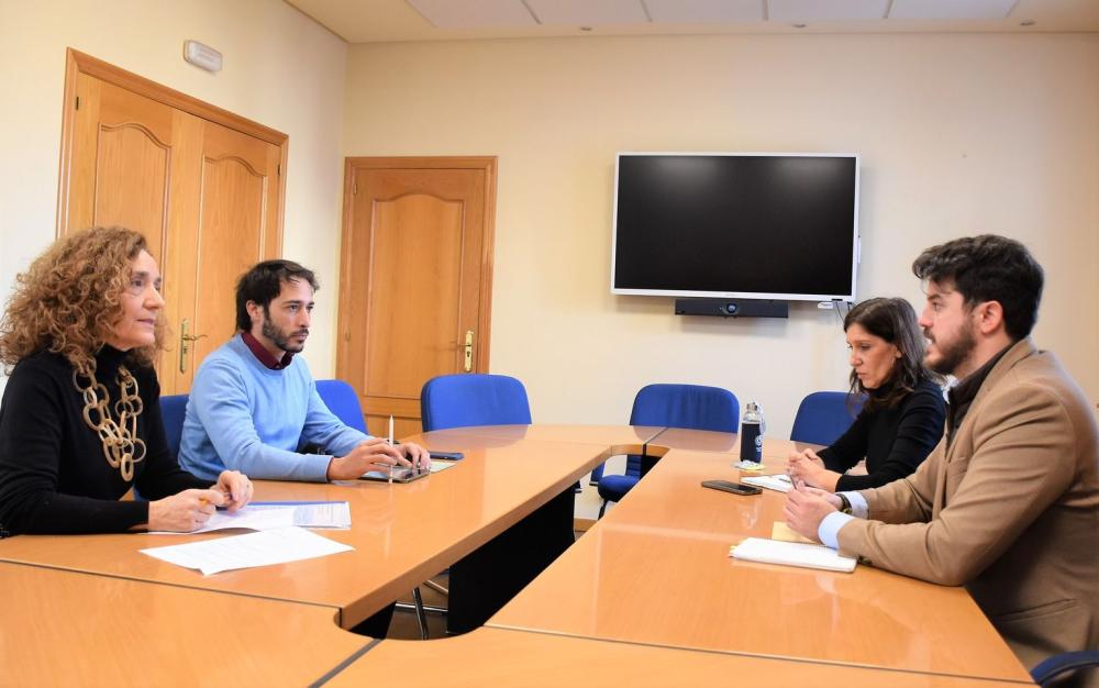  Imagen El concejal de Entidades Urbanísticas mantiene una reunión con la presidente de la Urbanización Campodón para informar de las actuaciones municipales en esta zona de la localidad