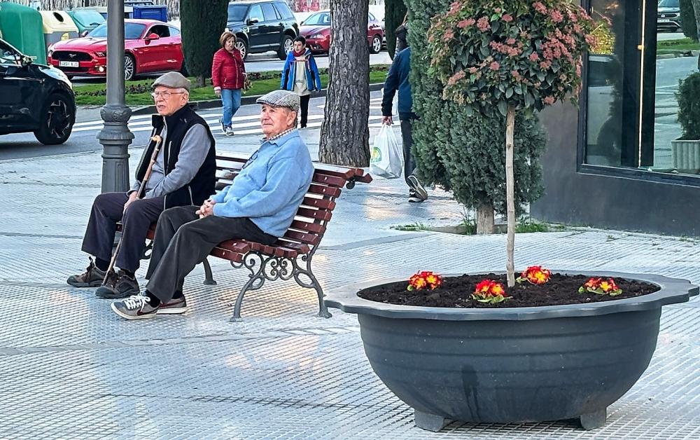  Imagen El Ayuntamiento crea zonas de descanso con el objetivo de ganar el espacio para el peatón