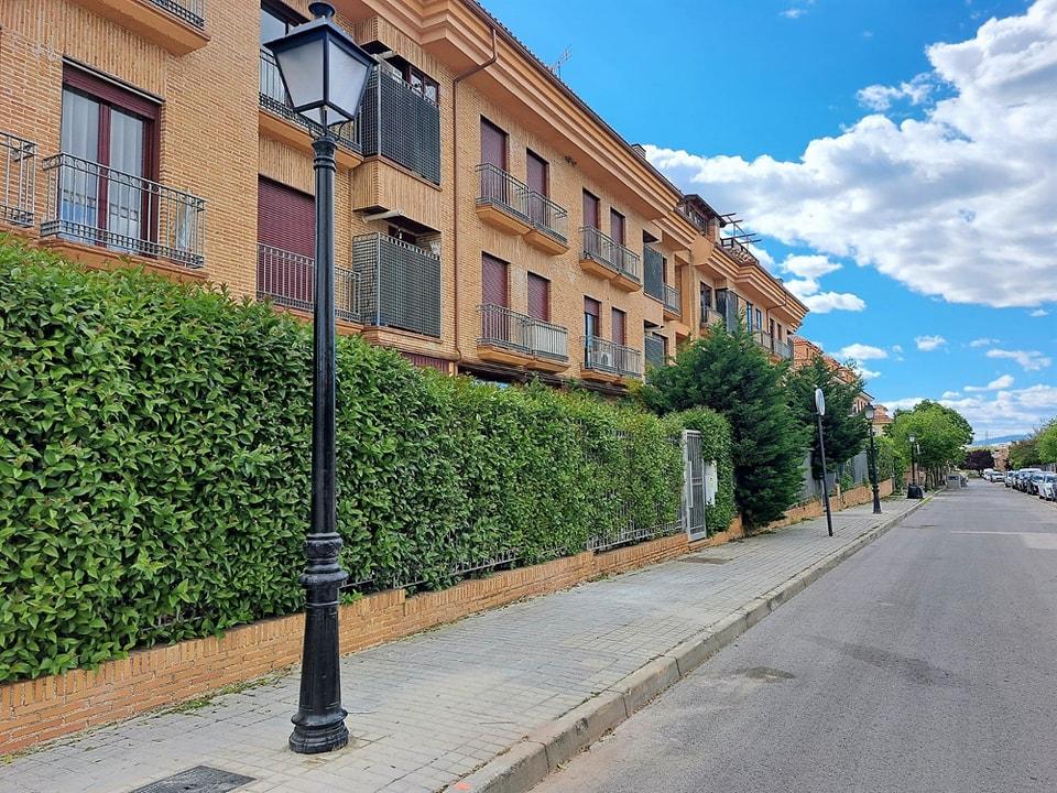  Imagen La calle Hermandad de San Sebastián cuenta con once nuevas farolas