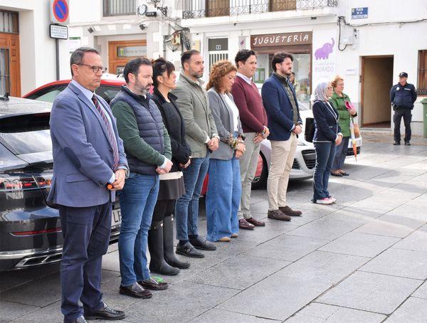  Imagen Emocionante minuto de silencio en señal de condena por el asesinato de un taxista en la localidad de Alcalá de Henares