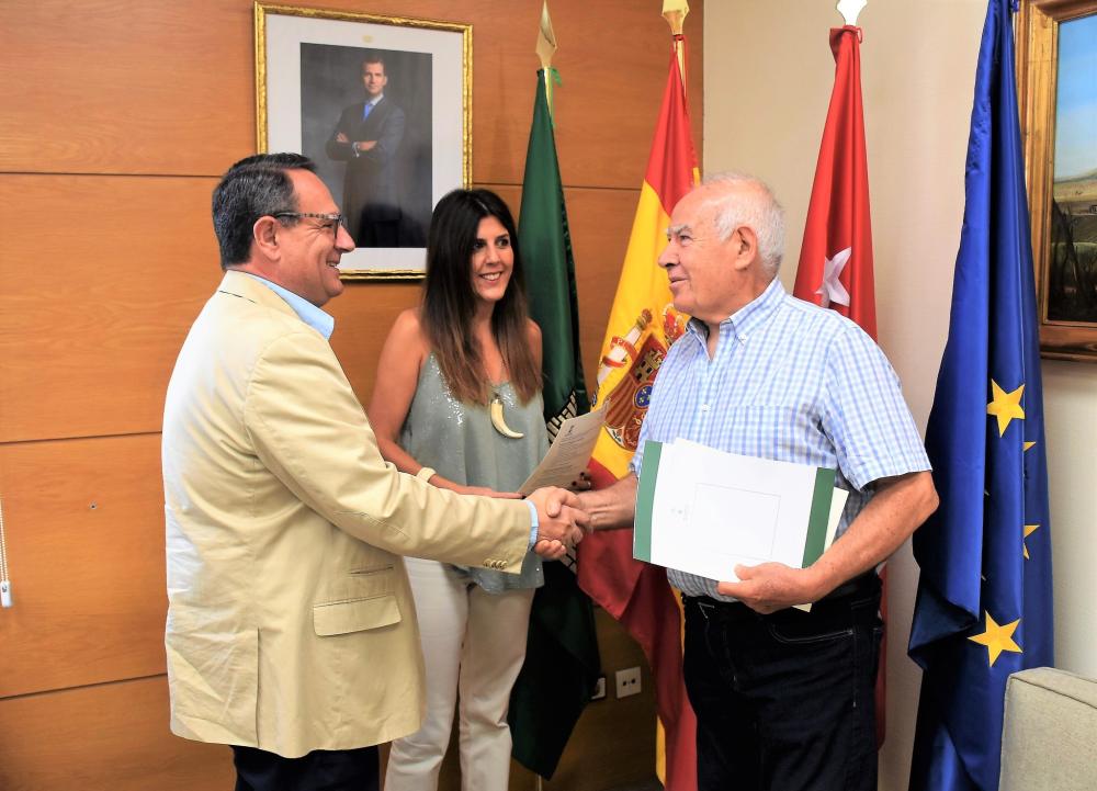 Suscrito un convenio de colaboración para que la Asociación Ayuda Solidaria reciba una subvención municipal de 1.500 euros