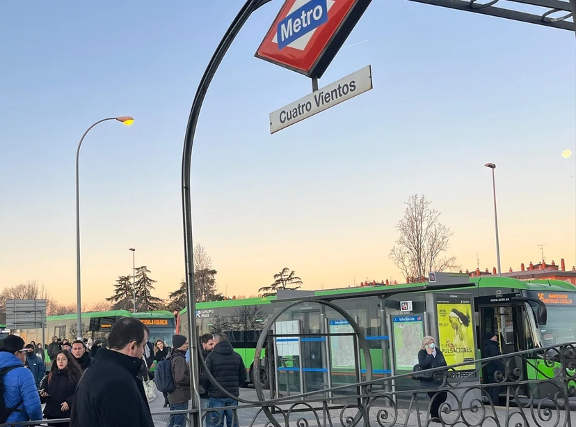  Imagen El Ayuntamiento de Madrid instalará doce marquesinas y zonas de sombra en el intercambiador de Cuatro Vientos