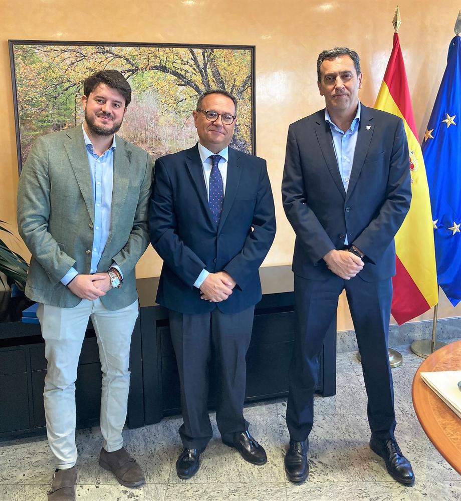 El alcalde mantiene un encuentro con el presidente de la Confederación Hidrográfica de Tajo para abordar asuntos relacionados con el abastecimiento de agua en el municipio