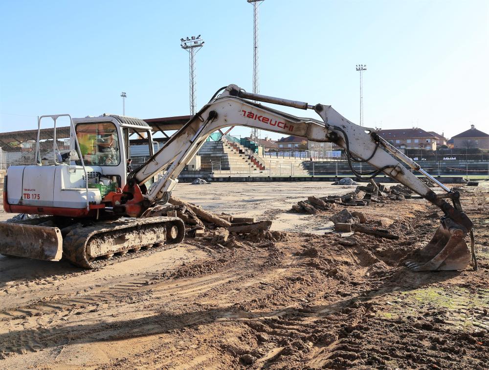 Imagen Comienzan las obras para la sustitución del césped artificial de los tres campos de fútbol 7