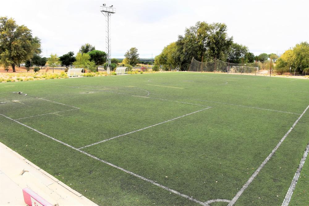  Imagen Las obras para la sustitución del césped artificial de los campos de fútbol 7 comenzarán en noviembre