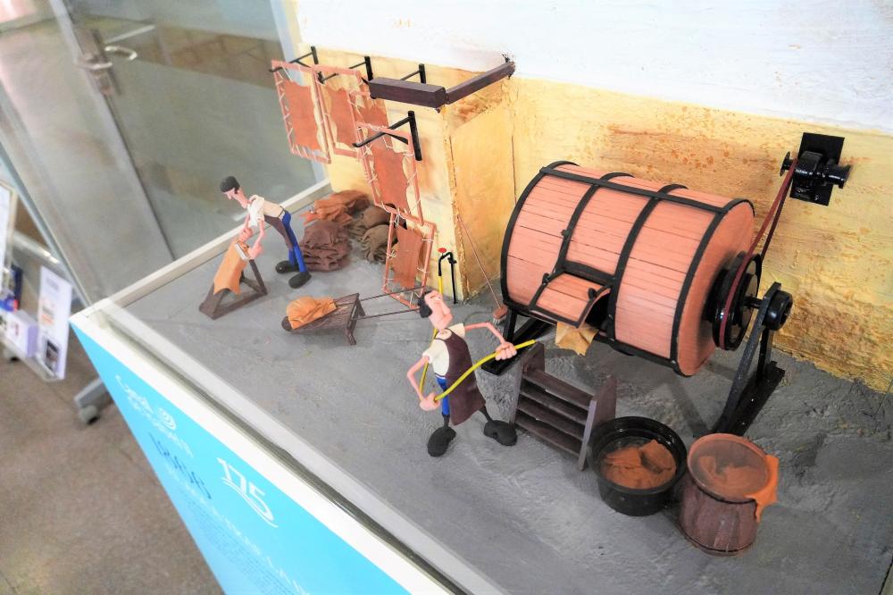  Imagen Villaviciosa de Odón acoge la exposición ‘Un río vertical’ que recrea los 175 años de historia de Canal de Isabel II a través de 16 escenas de plastilina