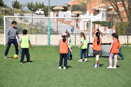 Desde hoy y hasta el 20 de abril se celebra la XIV edición de las Jornadas Deportivas Escolares con la participación de 1.500 alumnos de...